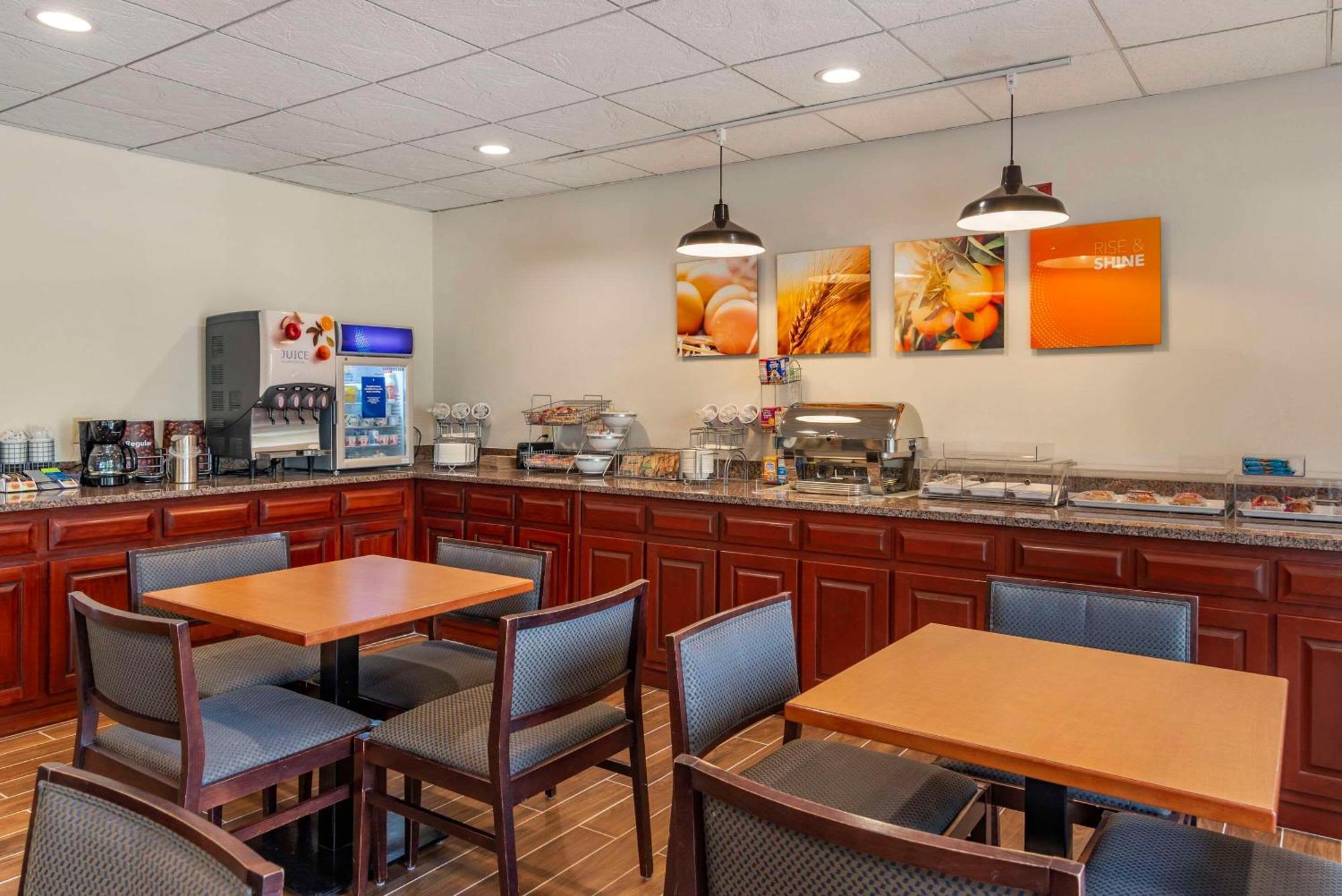 Comfort Inn & Suites Dahlonega University Area Екстериор снимка