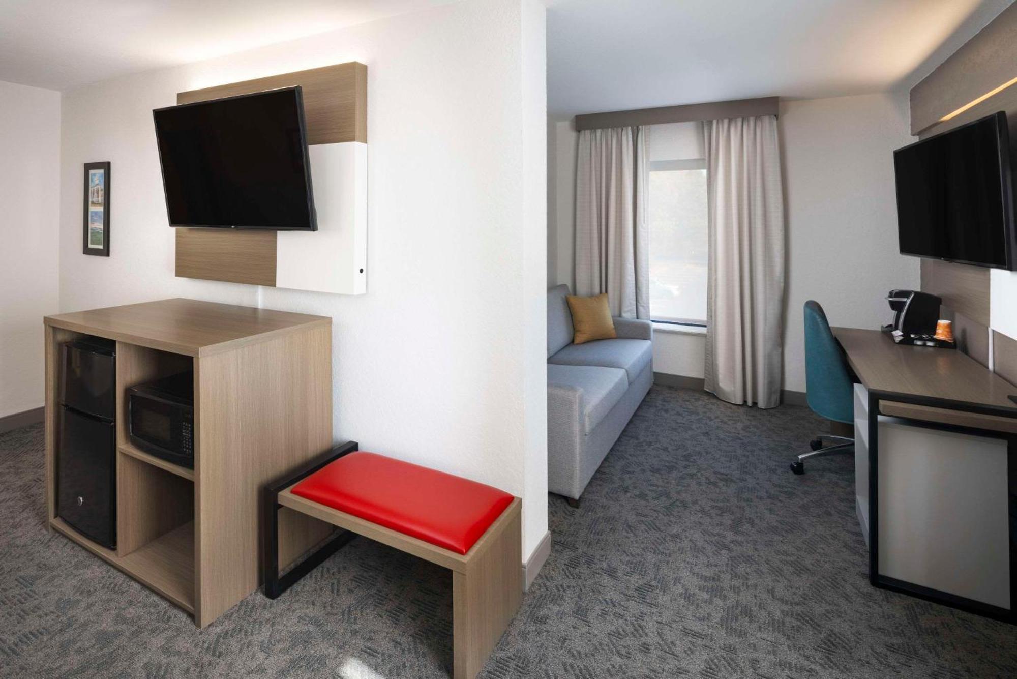 Comfort Inn & Suites Dahlonega University Area Екстериор снимка