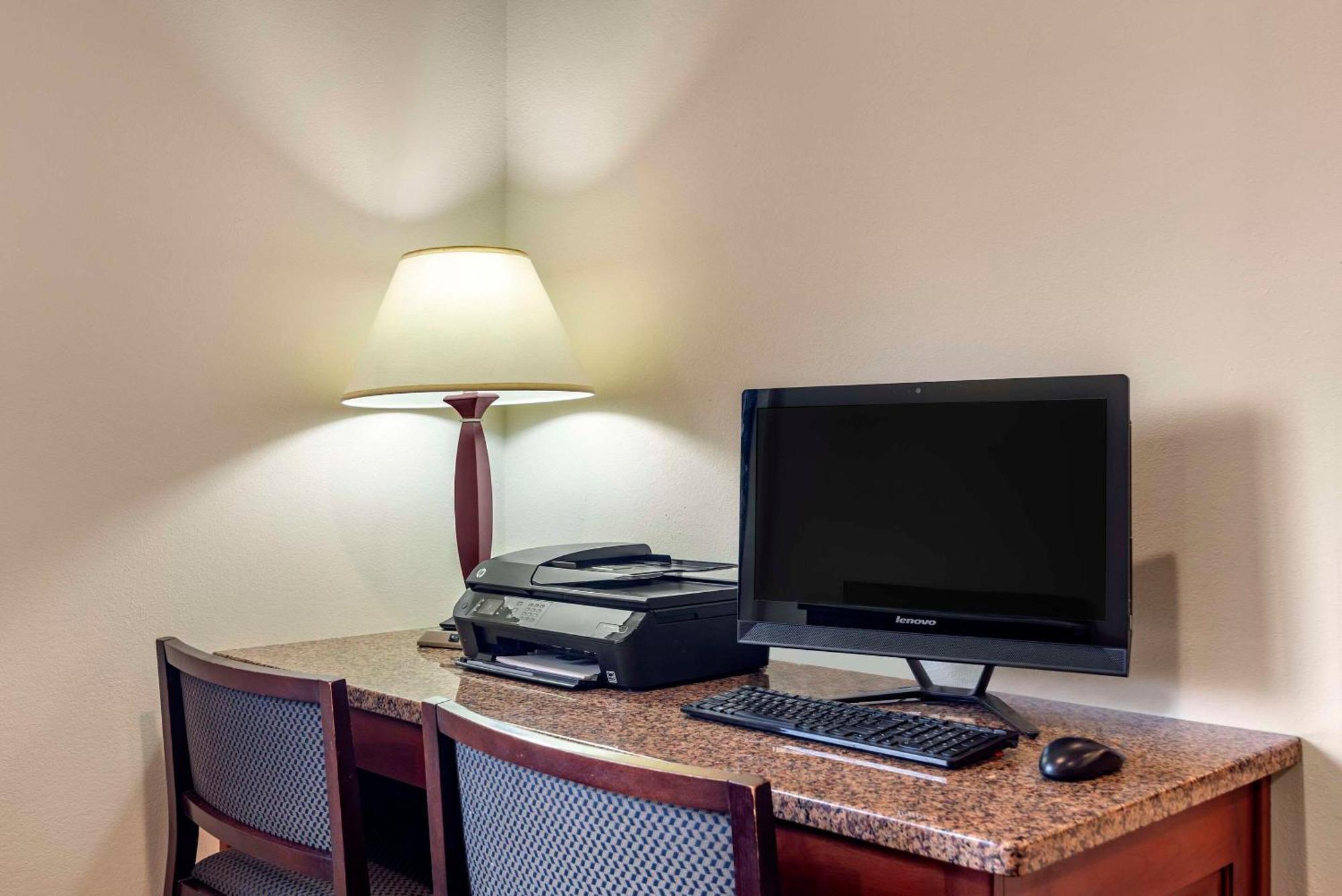 Comfort Inn & Suites Dahlonega University Area Екстериор снимка