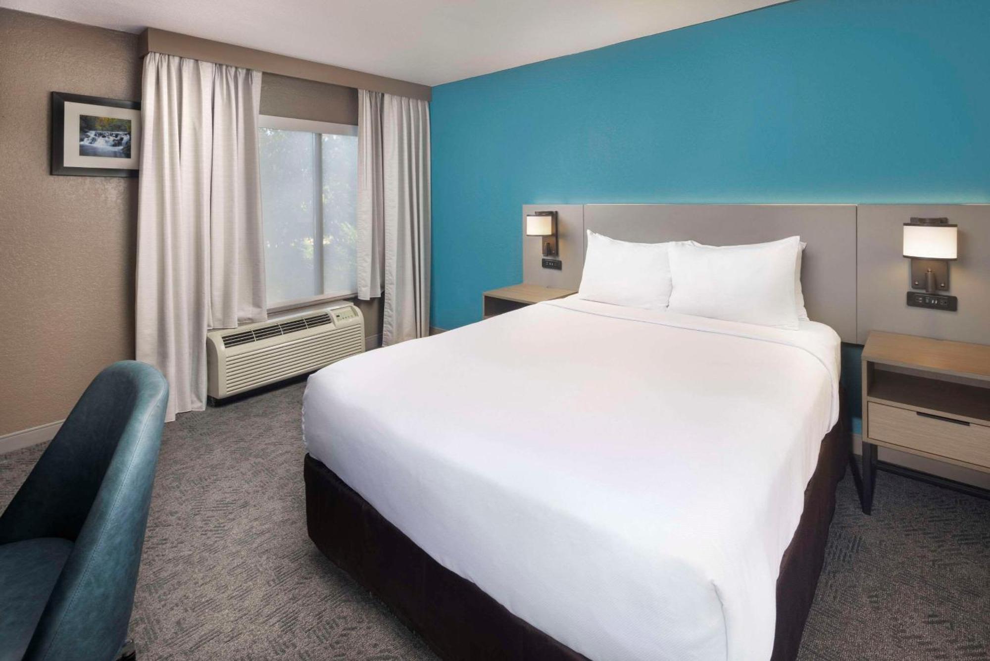 Comfort Inn & Suites Dahlonega University Area Екстериор снимка