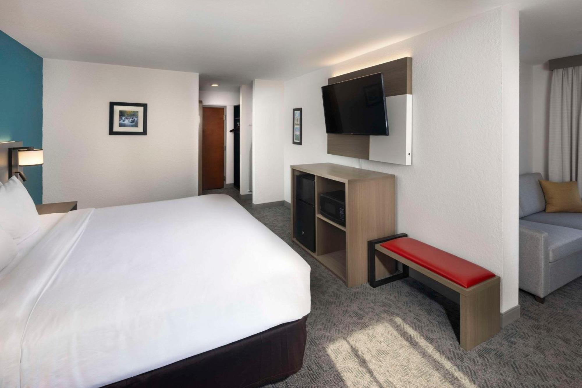 Comfort Inn & Suites Dahlonega University Area Екстериор снимка