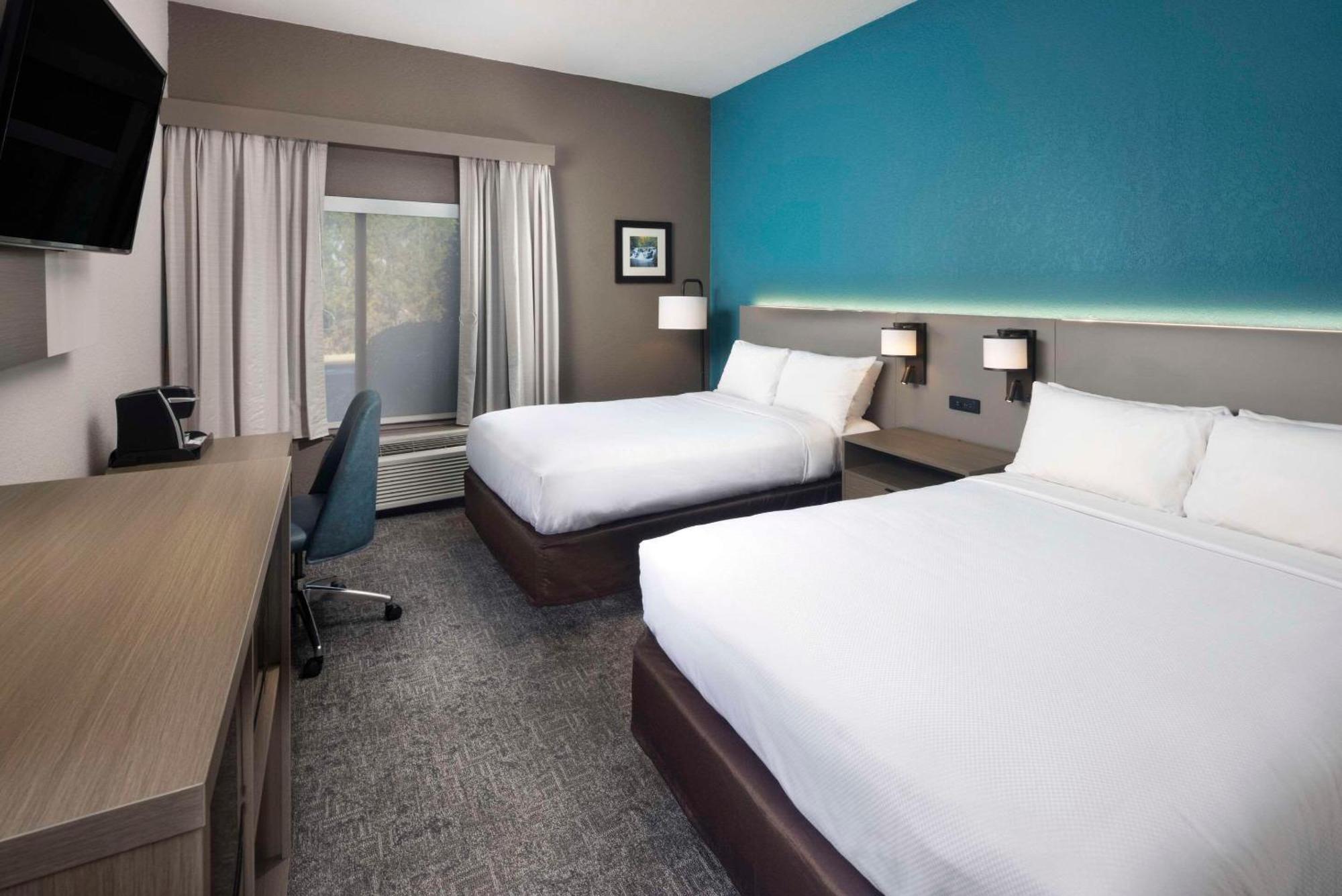 Comfort Inn & Suites Dahlonega University Area Екстериор снимка