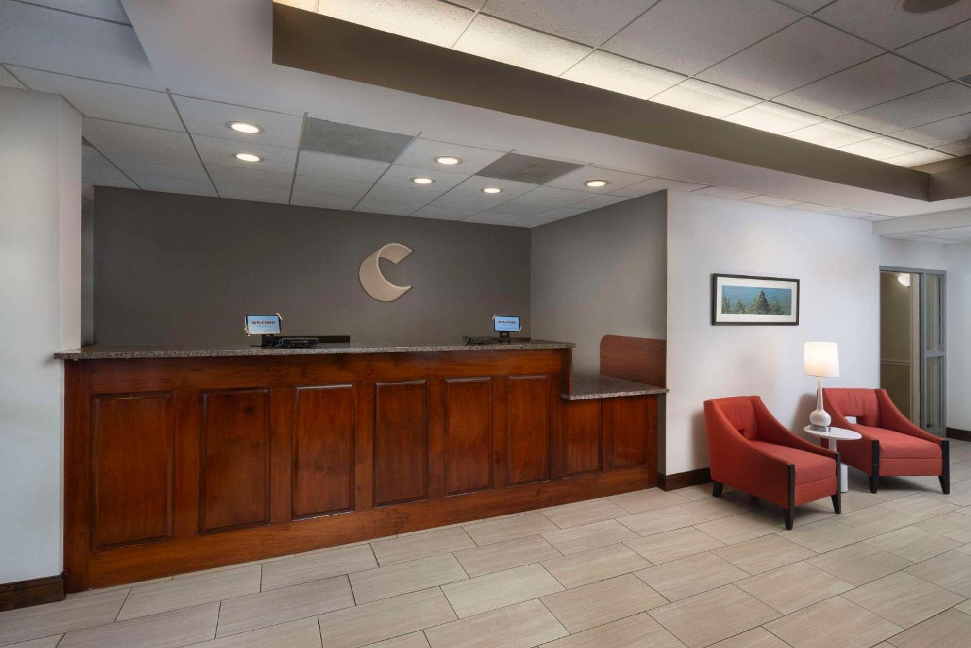 Comfort Inn & Suites Dahlonega University Area Екстериор снимка