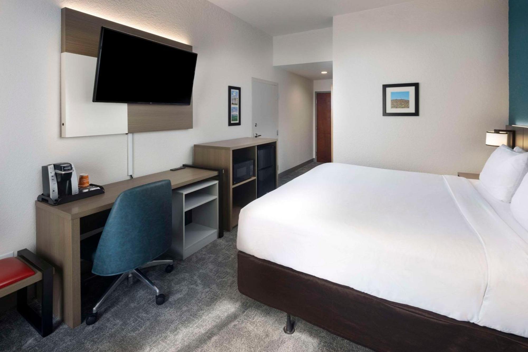 Comfort Inn & Suites Dahlonega University Area Екстериор снимка