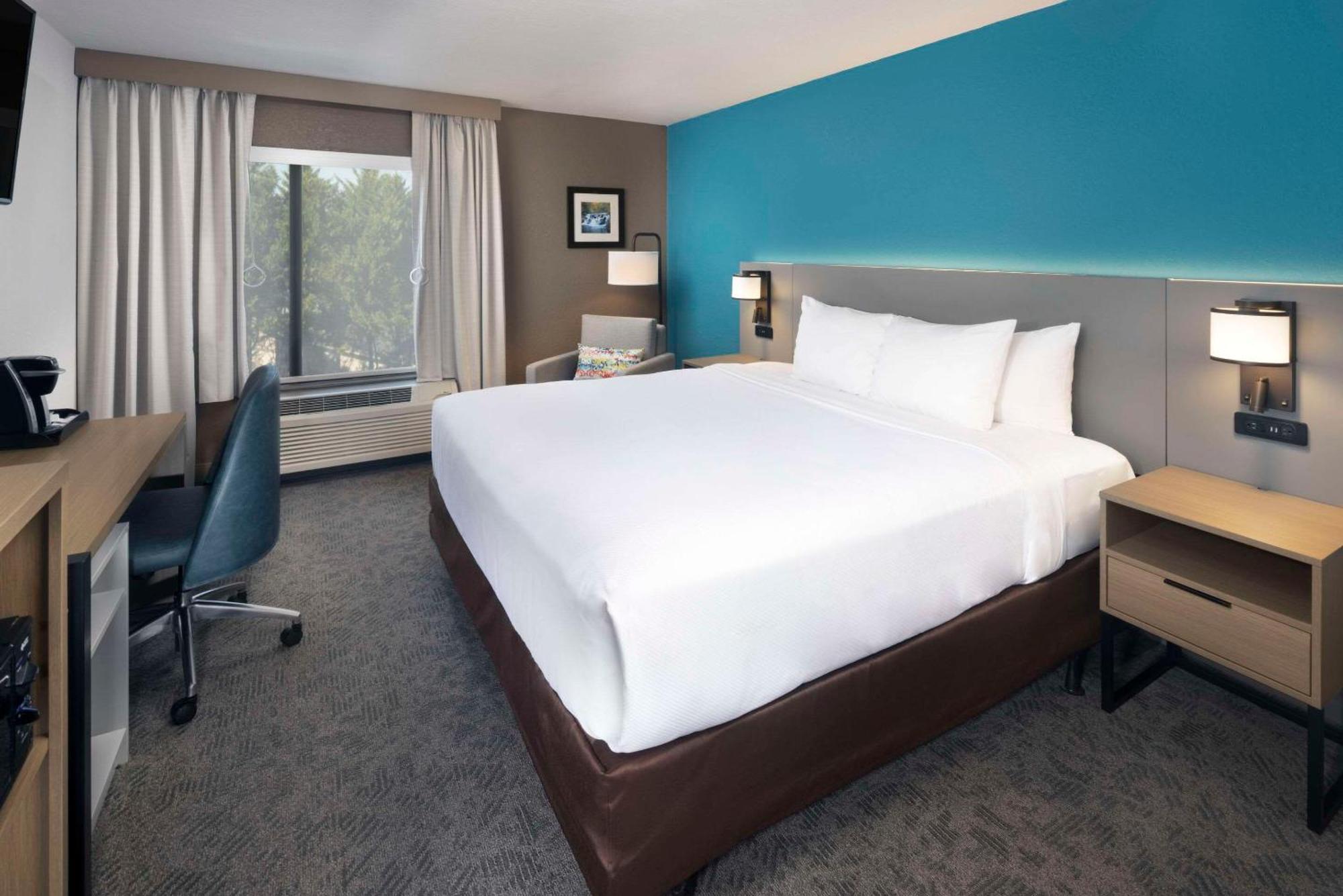 Comfort Inn & Suites Dahlonega University Area Екстериор снимка