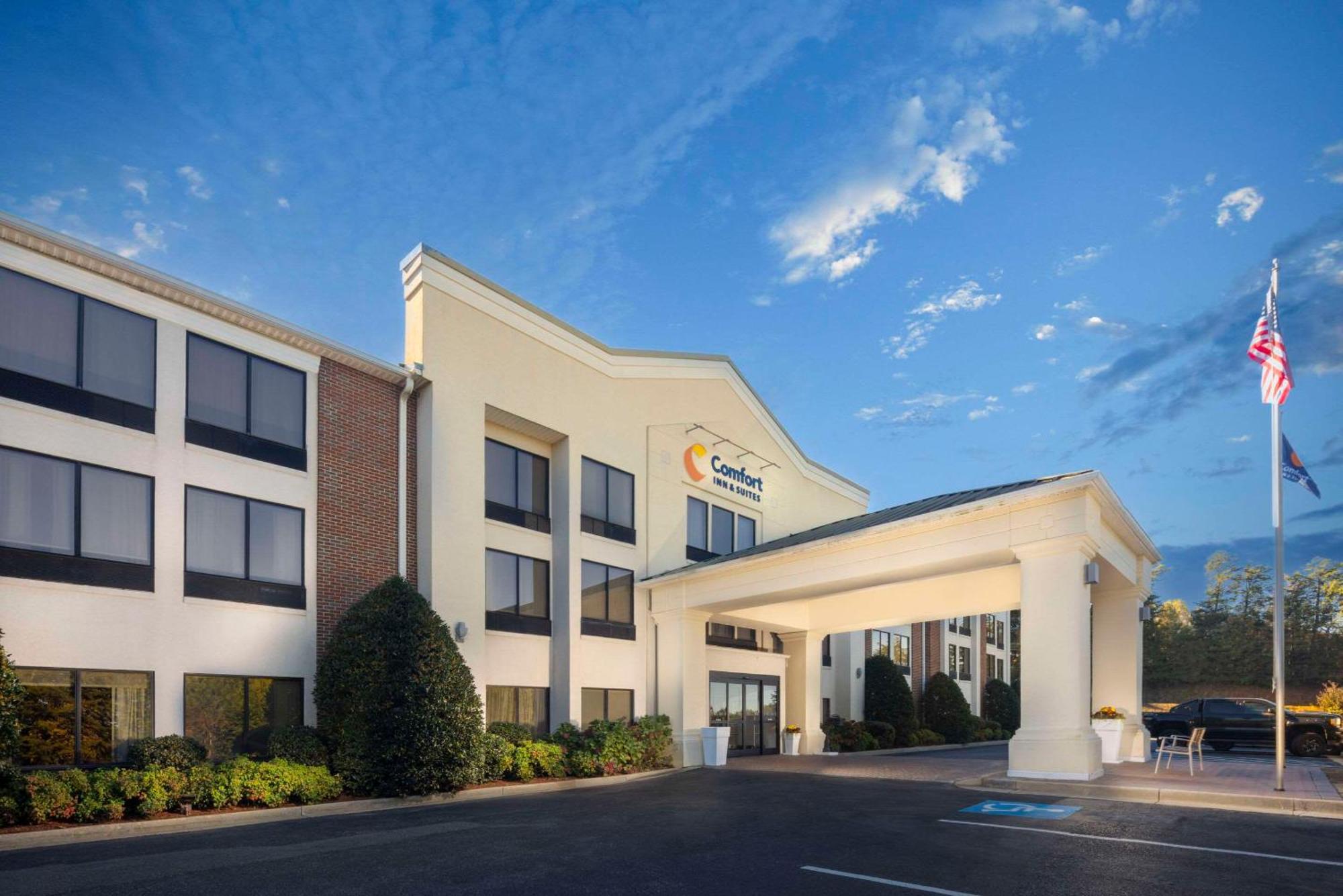 Comfort Inn & Suites Dahlonega University Area Екстериор снимка