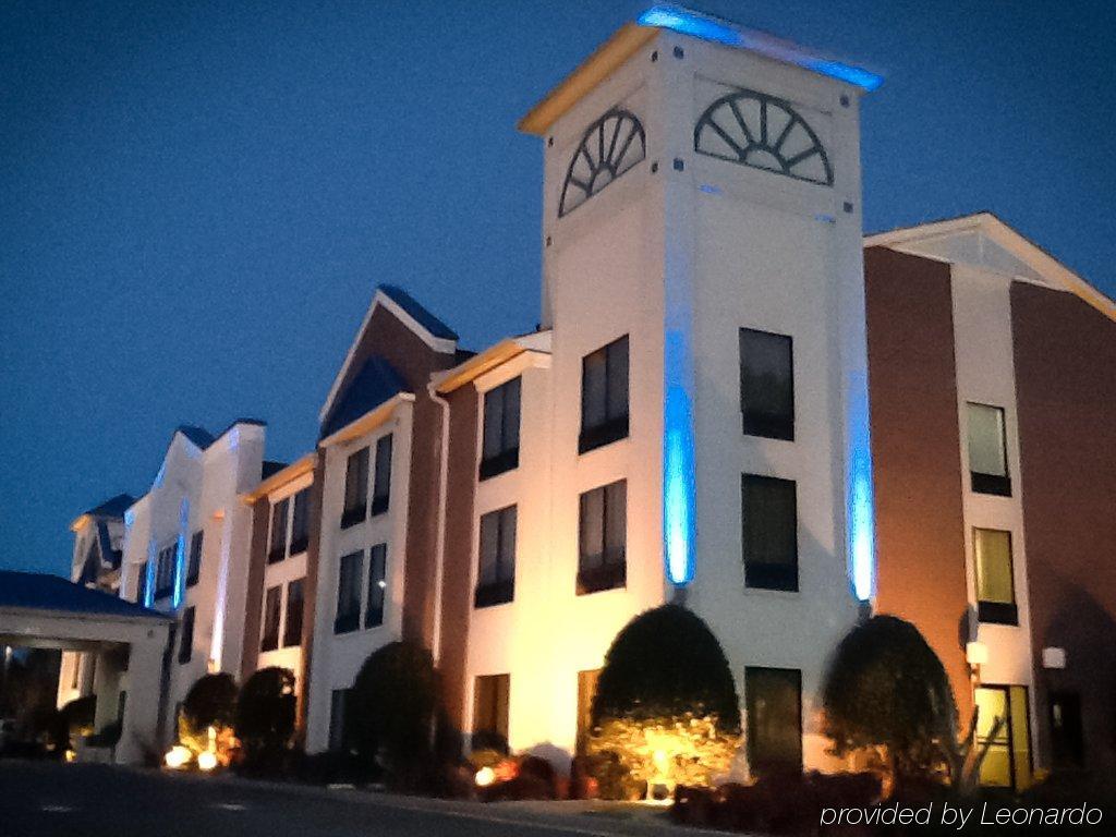 Comfort Inn & Suites Dahlonega University Area Екстериор снимка
