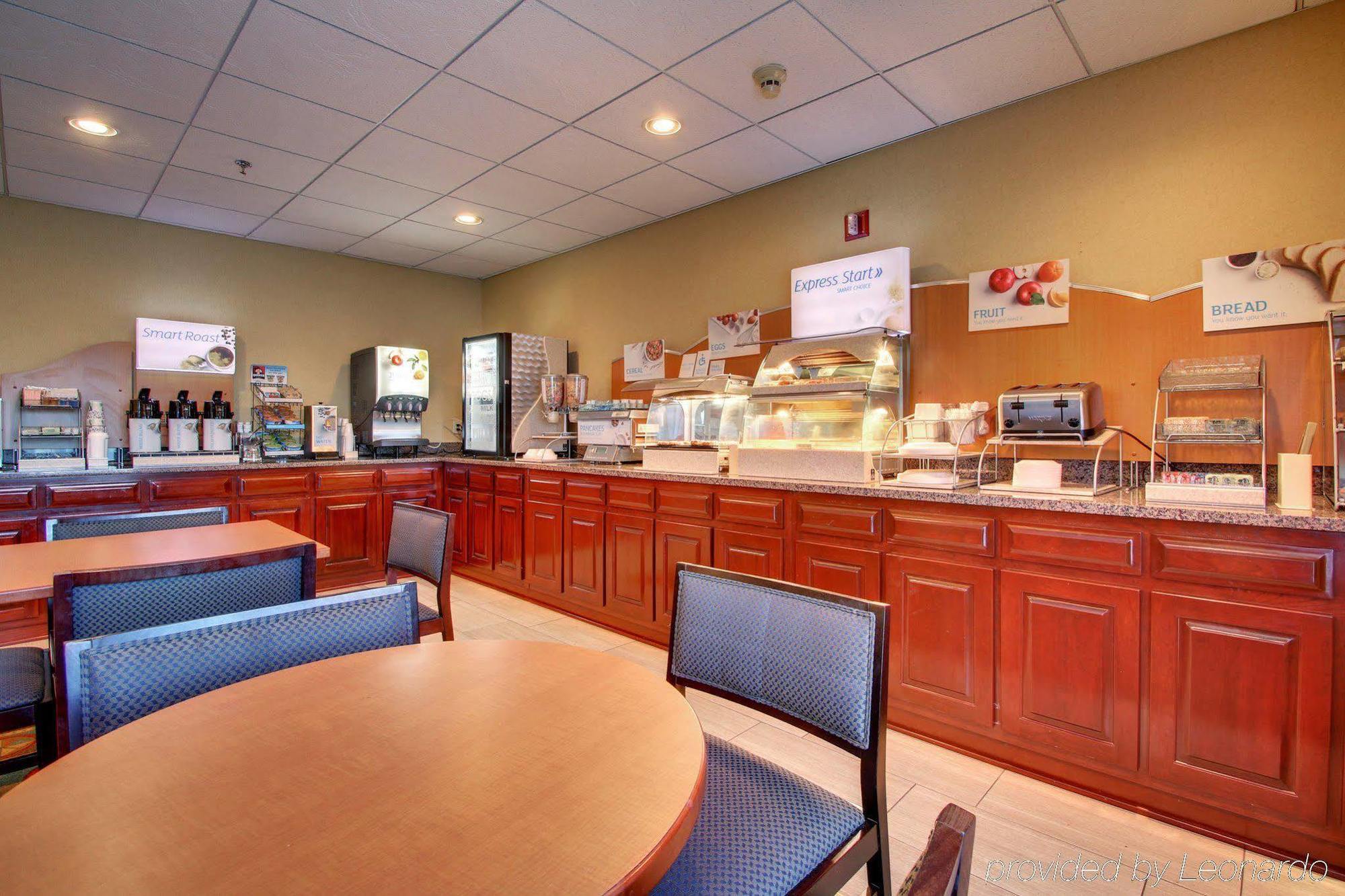Comfort Inn & Suites Dahlonega University Area Екстериор снимка