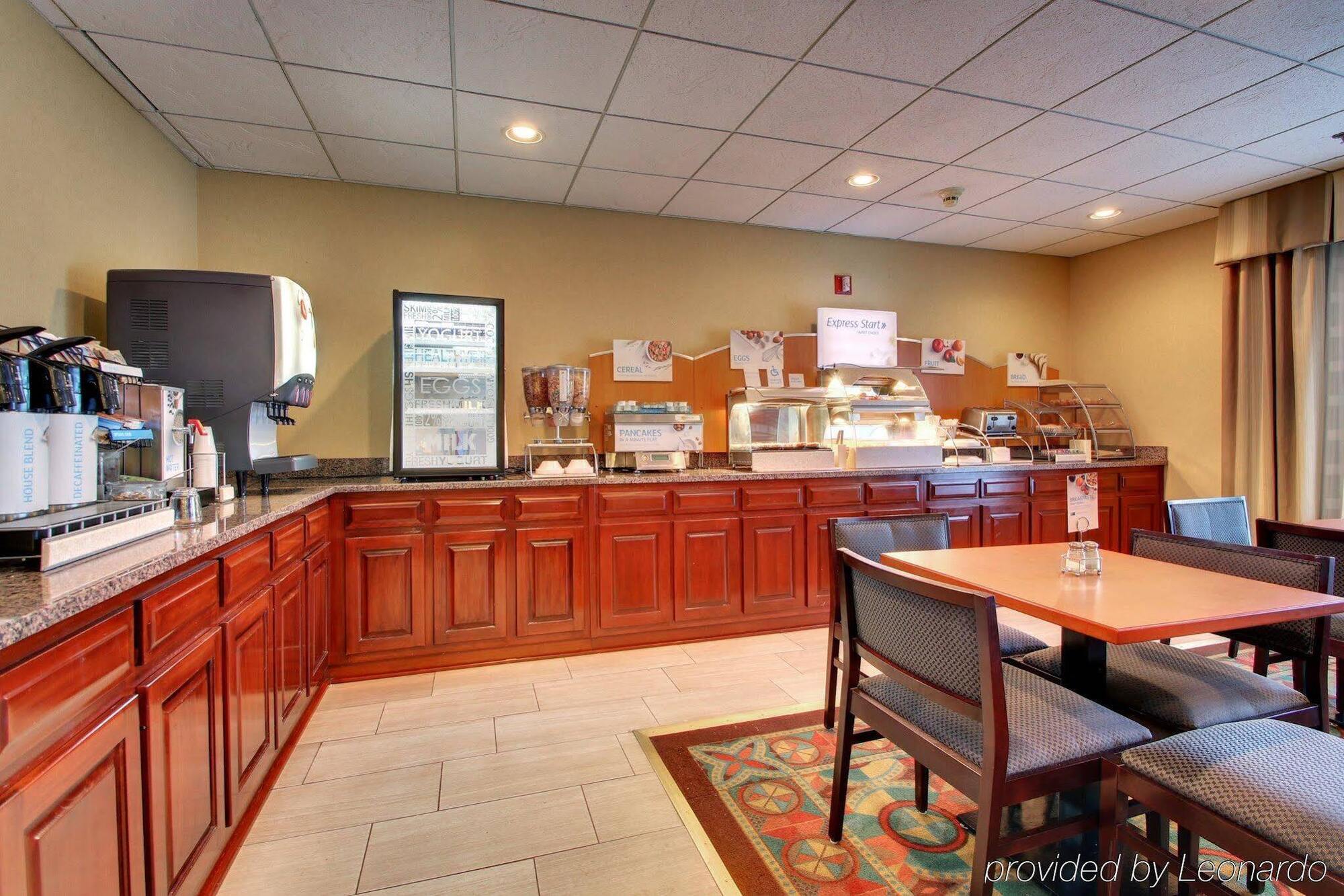 Comfort Inn & Suites Dahlonega University Area Екстериор снимка